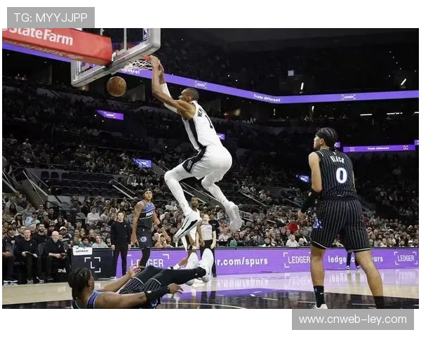 马刺主场迎战魔术，文班亚马高位策应挑战联防体系